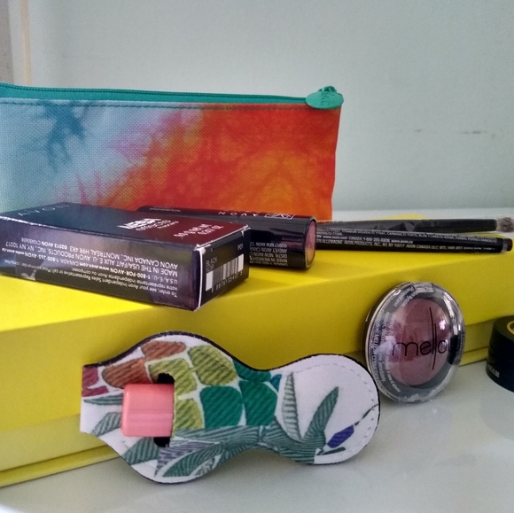 8 pc Make up Bundle (NTW) - Picture 8 of 9